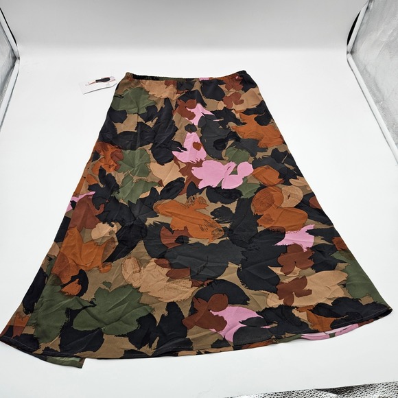 Time and Tru TT Midi Slip Skirt Painted Floral Print Split Size S - Picture 5 of 7